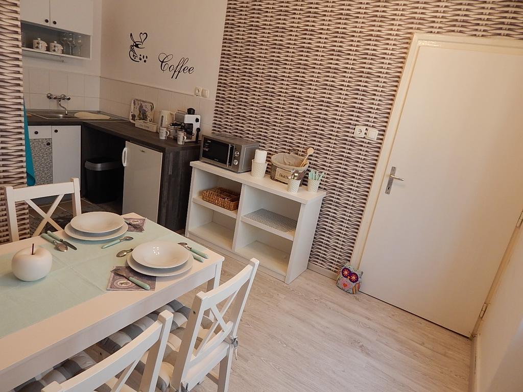 Ferencesek Apartman Pécs Esterno foto