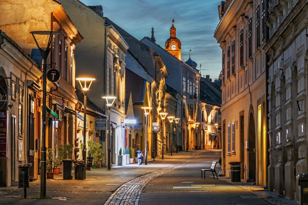 Ferencesek Apartman Pécs Esterno foto